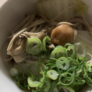 鍋ひとつで簡単楽ちん★しめじと白菜の梅干し蕎麦